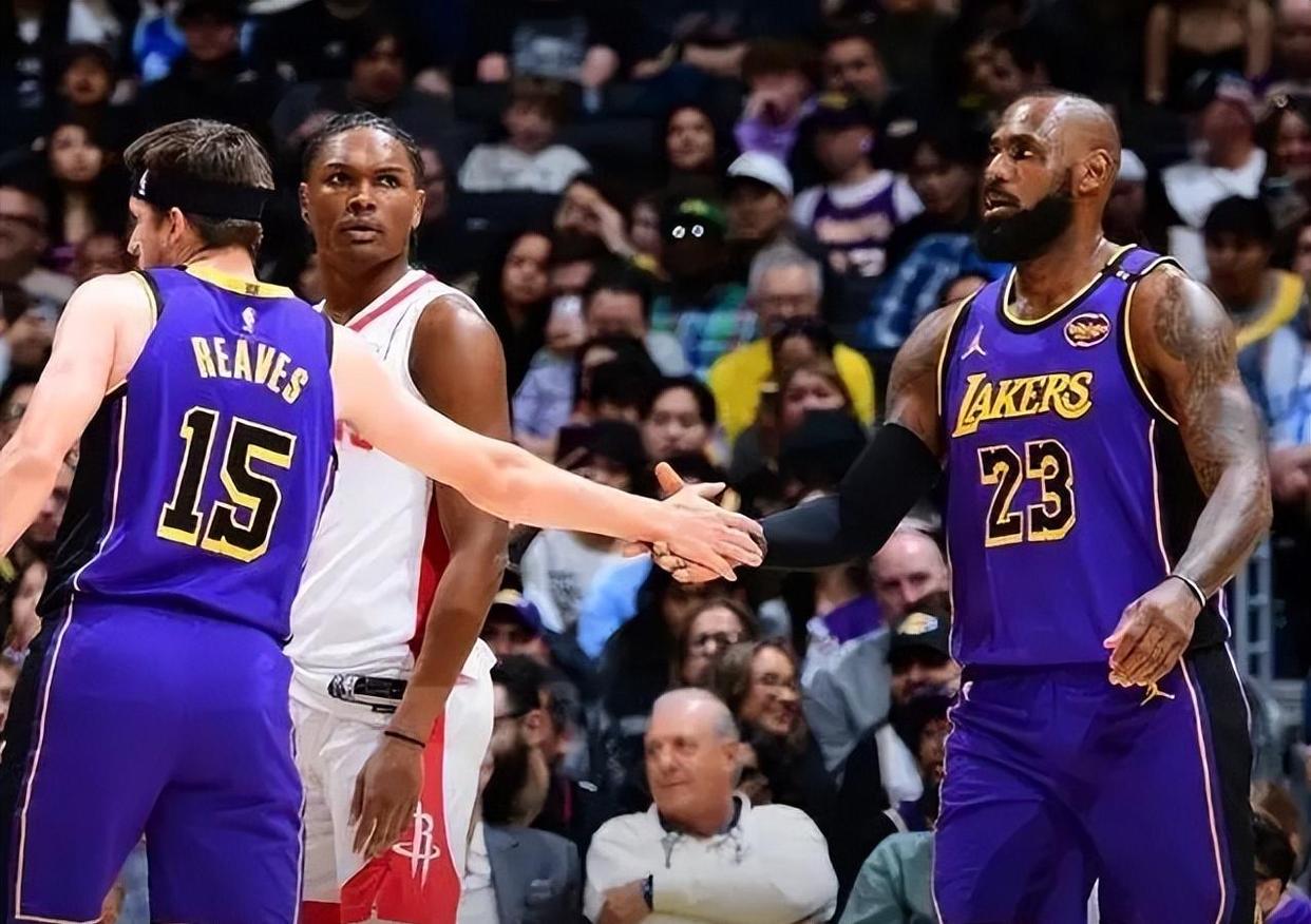 开云体育- 比赛规则变更首场状态出色，MAD观众沸腾！，萨拉赫重返赛场比赛高潮迭起