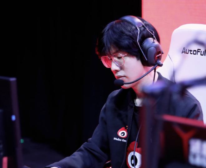 开云体育- theshy第一把滑板鞋回放 